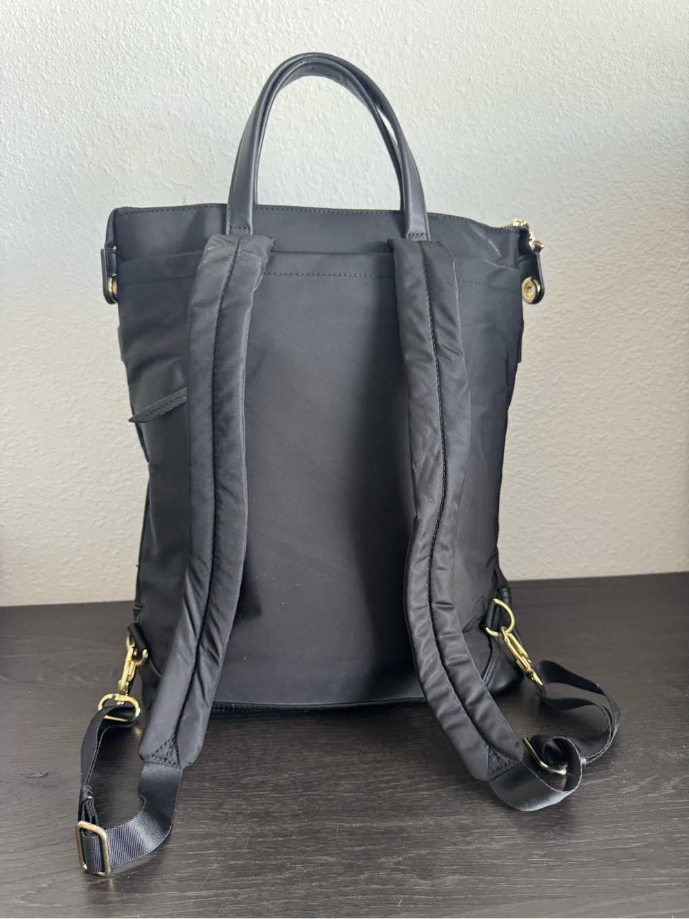 Targus Black Nylon Laptop Tote with Leather Trim and Gold Accents - Picture 4 of 7